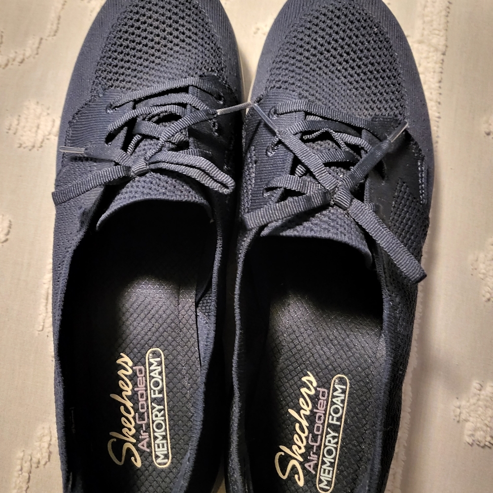 SKECHERS Stretch fit size 12
